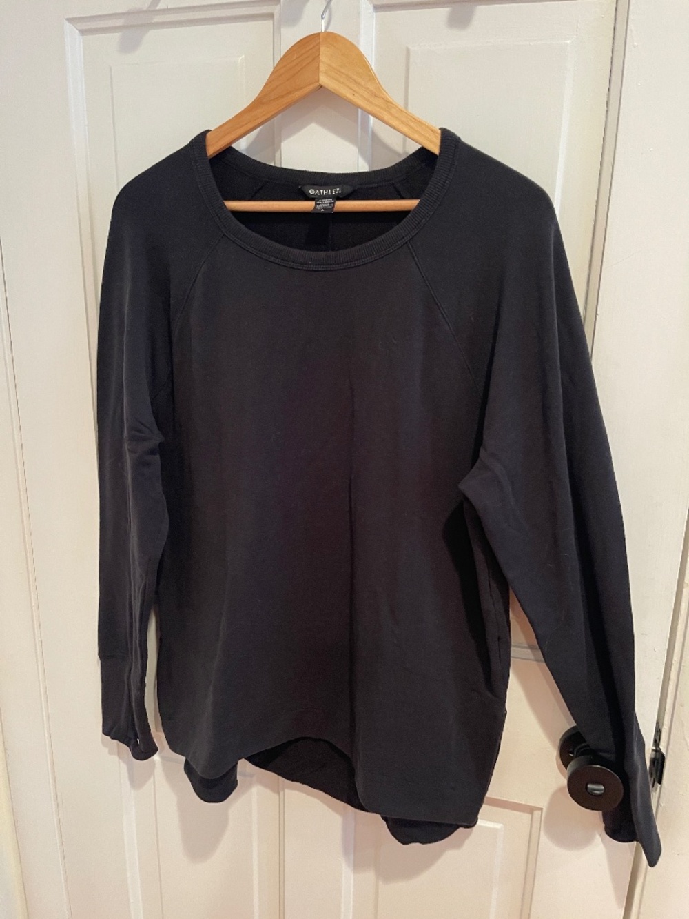Athleta black sweatshirt thumbholes Large